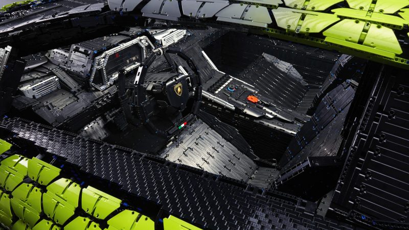 Life-size LEGO Technic Lamborghini Sian FKP 37 (15)