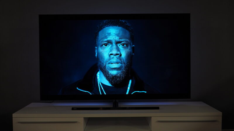 Philips-OLED856-PQ-True-Story-Kevin-Hart-scaled-1