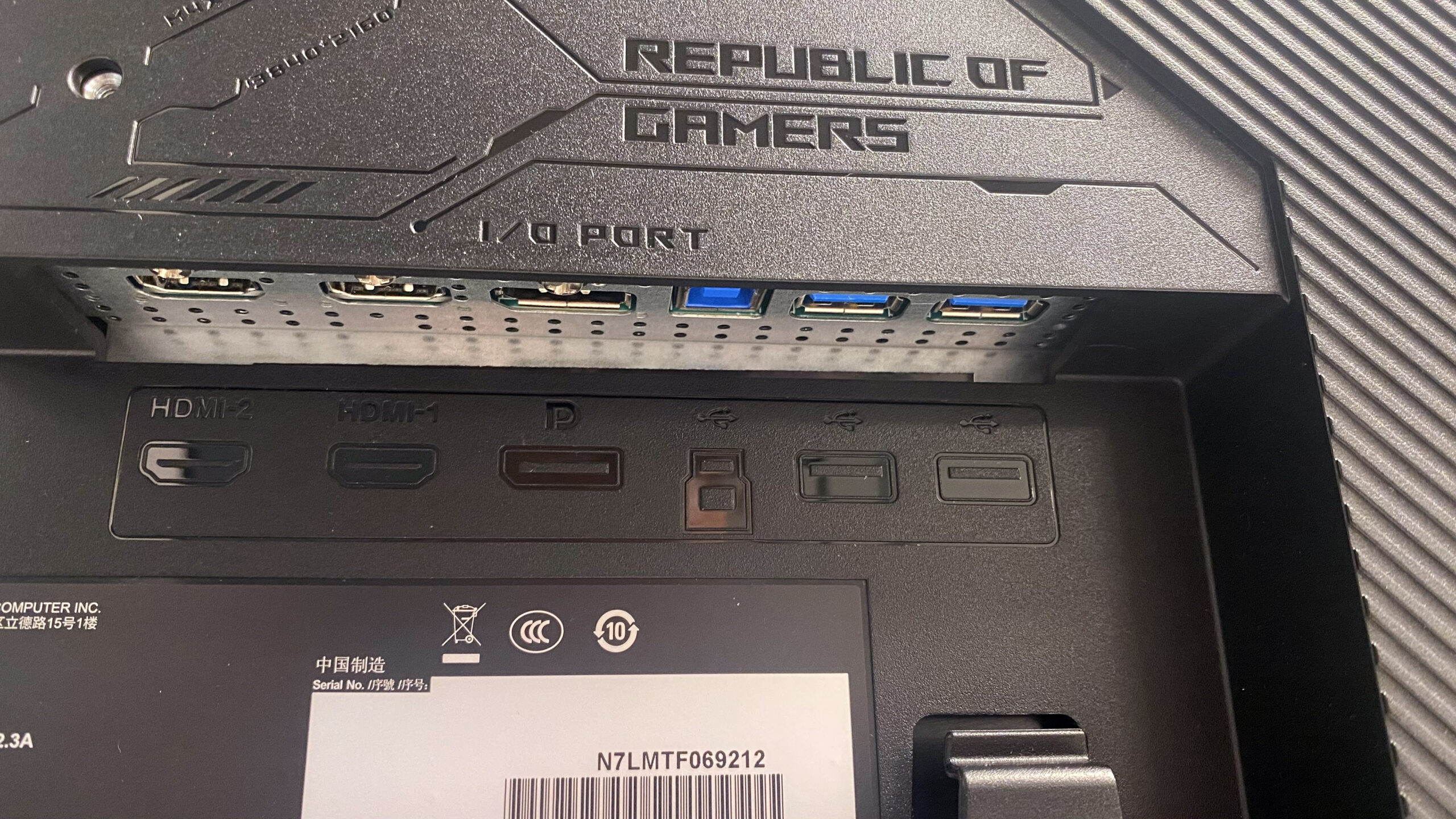 Asus ROG Swift OLED PG42UQ connections 2