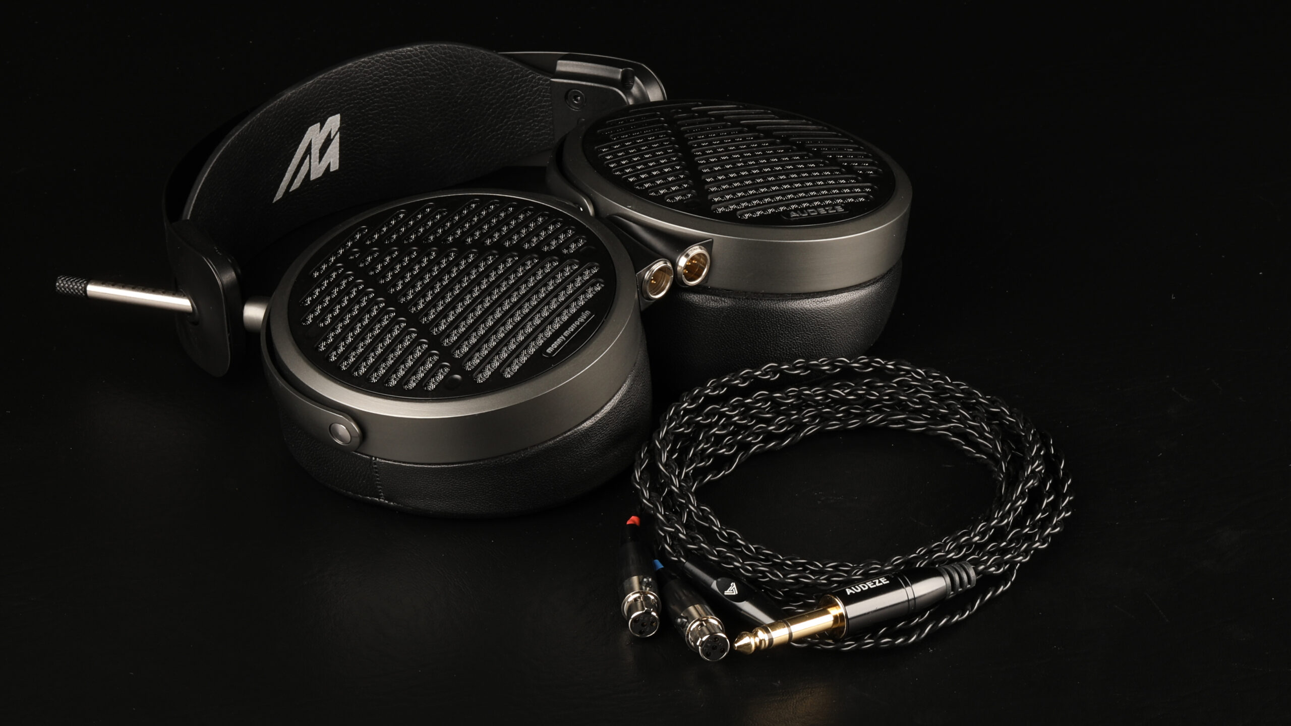 Audeze MM500 contents scaled 1 scaled 1