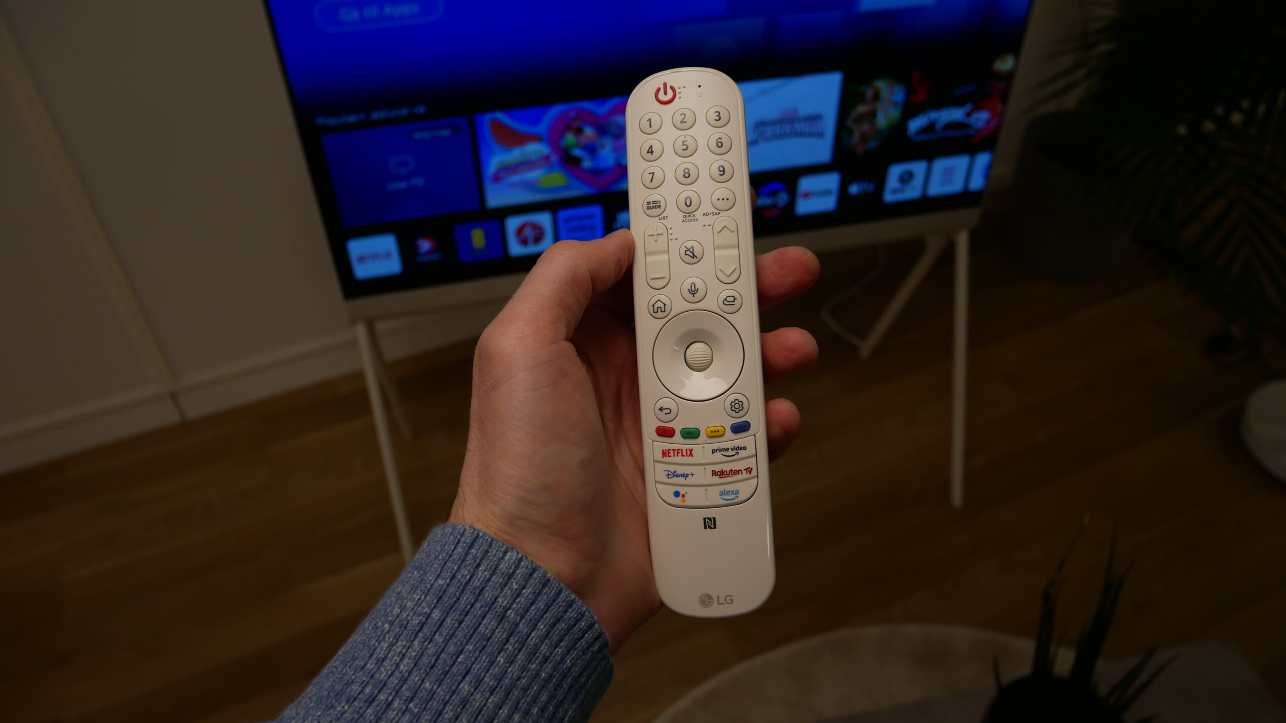 LG Pose remote scaled