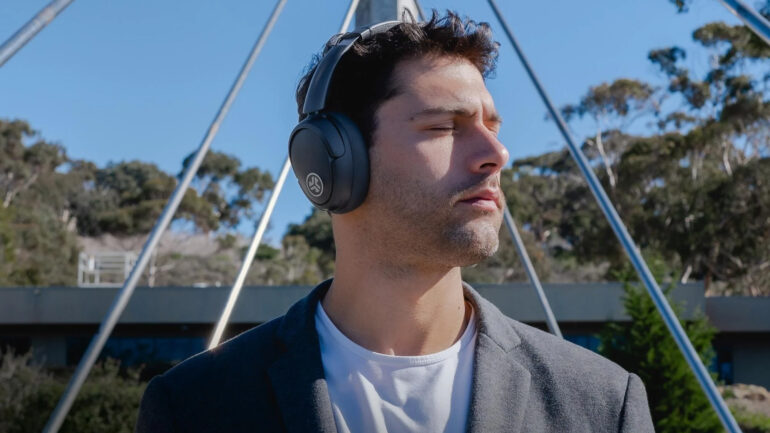 JLab JBuds Lux ANCLifestyle 4