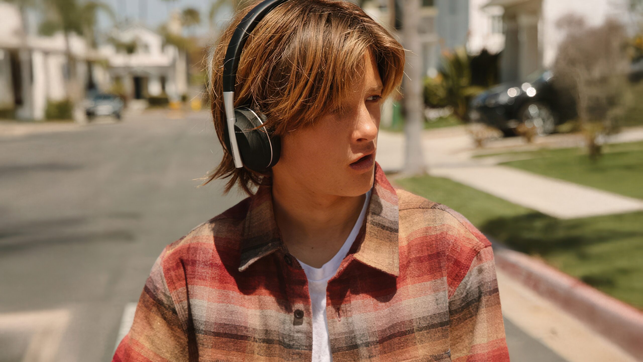 Happy Plugs Play Black lifestyle