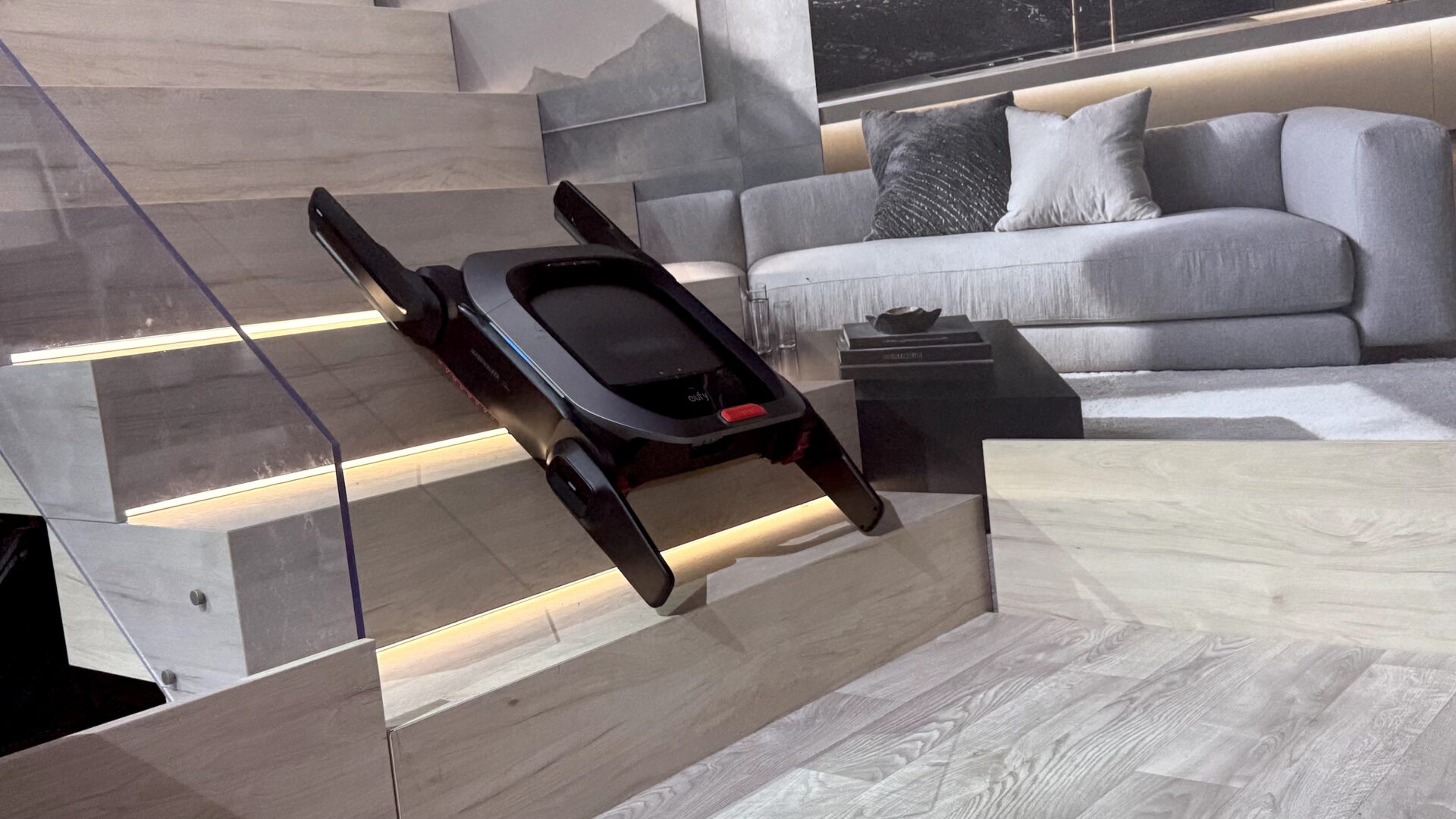 IFA 2025: Anker esitteli portaat nousevan robotti-imurin