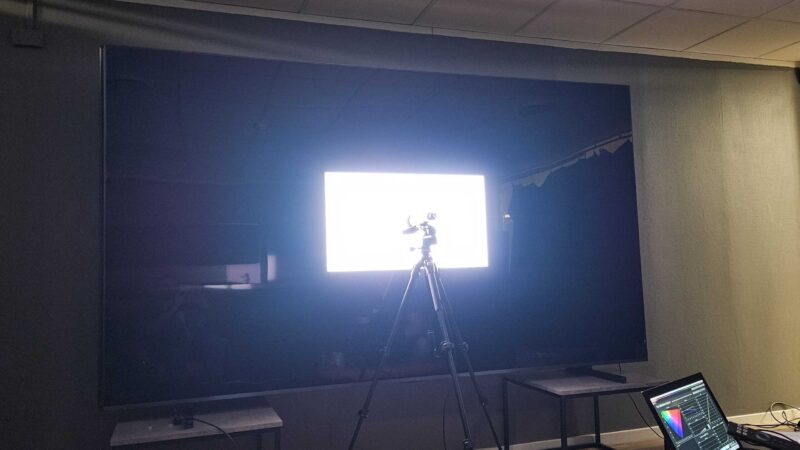 Hisense-116UXQ-brightness-scaled-1