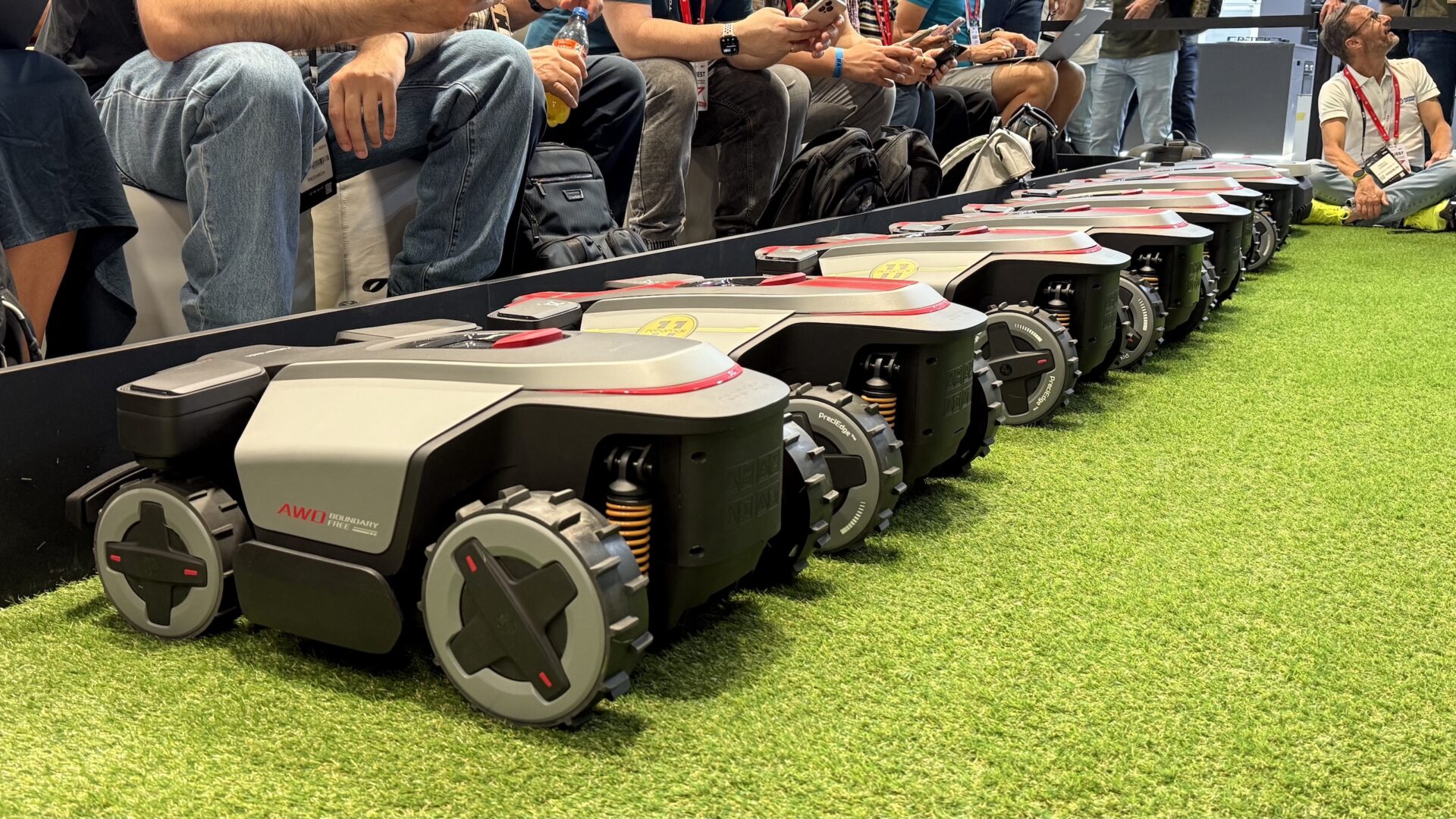 Roborockilta ensimmäiset robottiruohonleikkurit