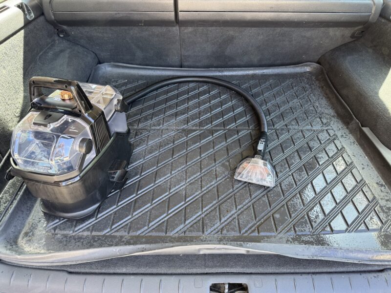 SpotClean HydroSteam car (web) SpotClean HydroSteam car (web)