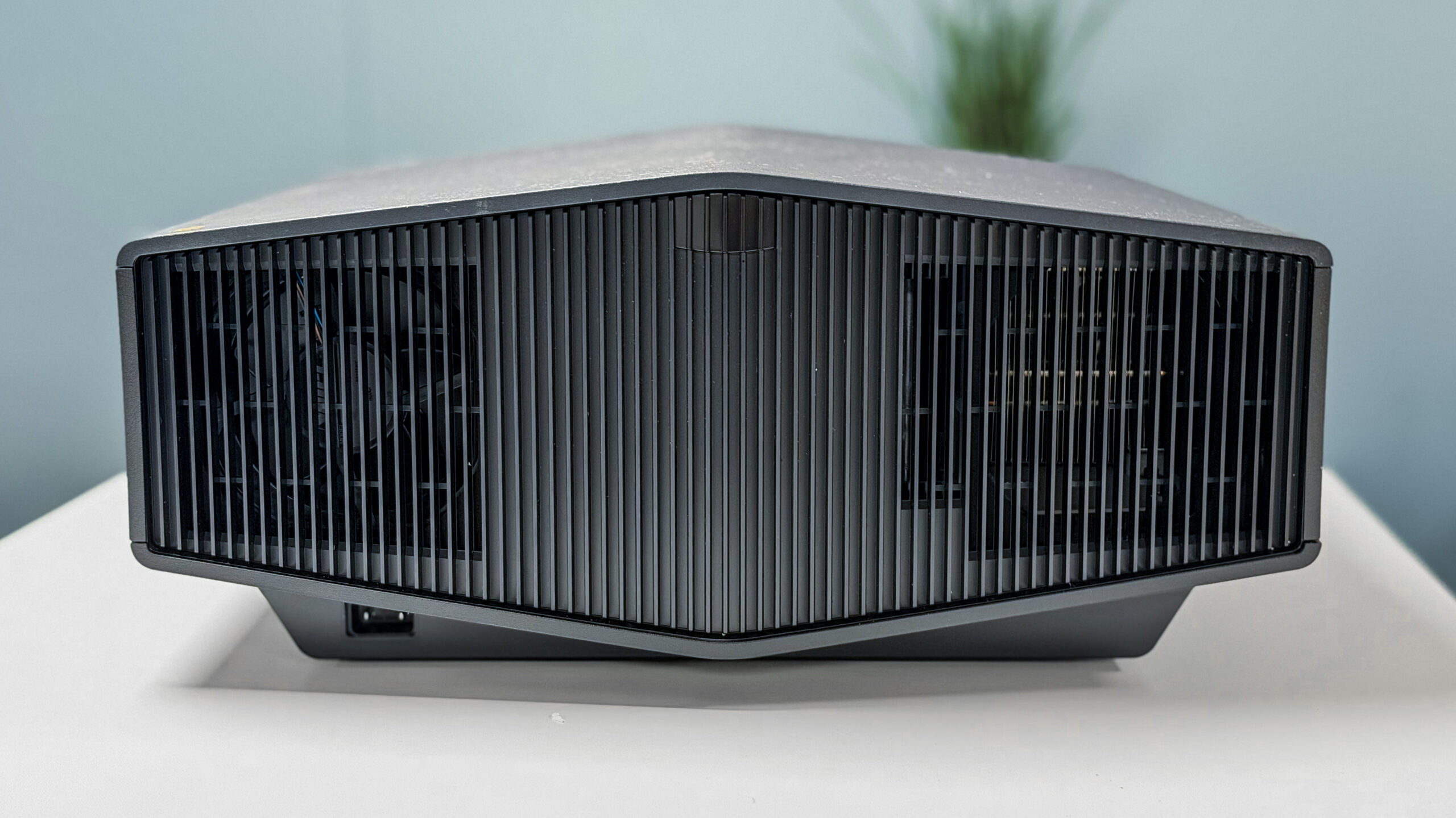 Sony Bravia Projector 7 - rear - geirnordby