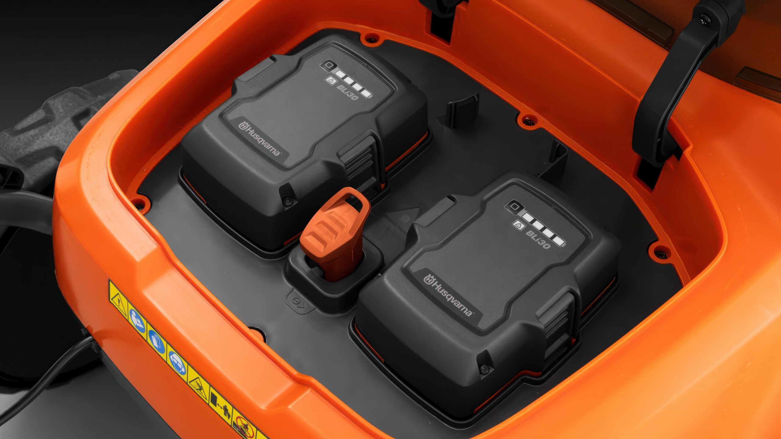 Husqvarna ST 253i battery compartment