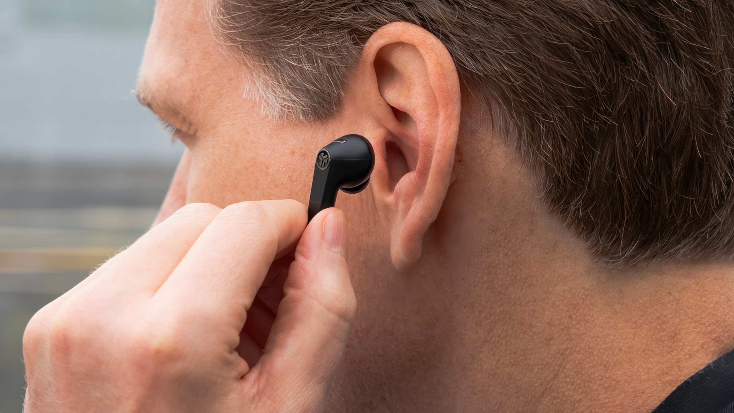 JLab-JBuds-Pods-Lifestyle-3