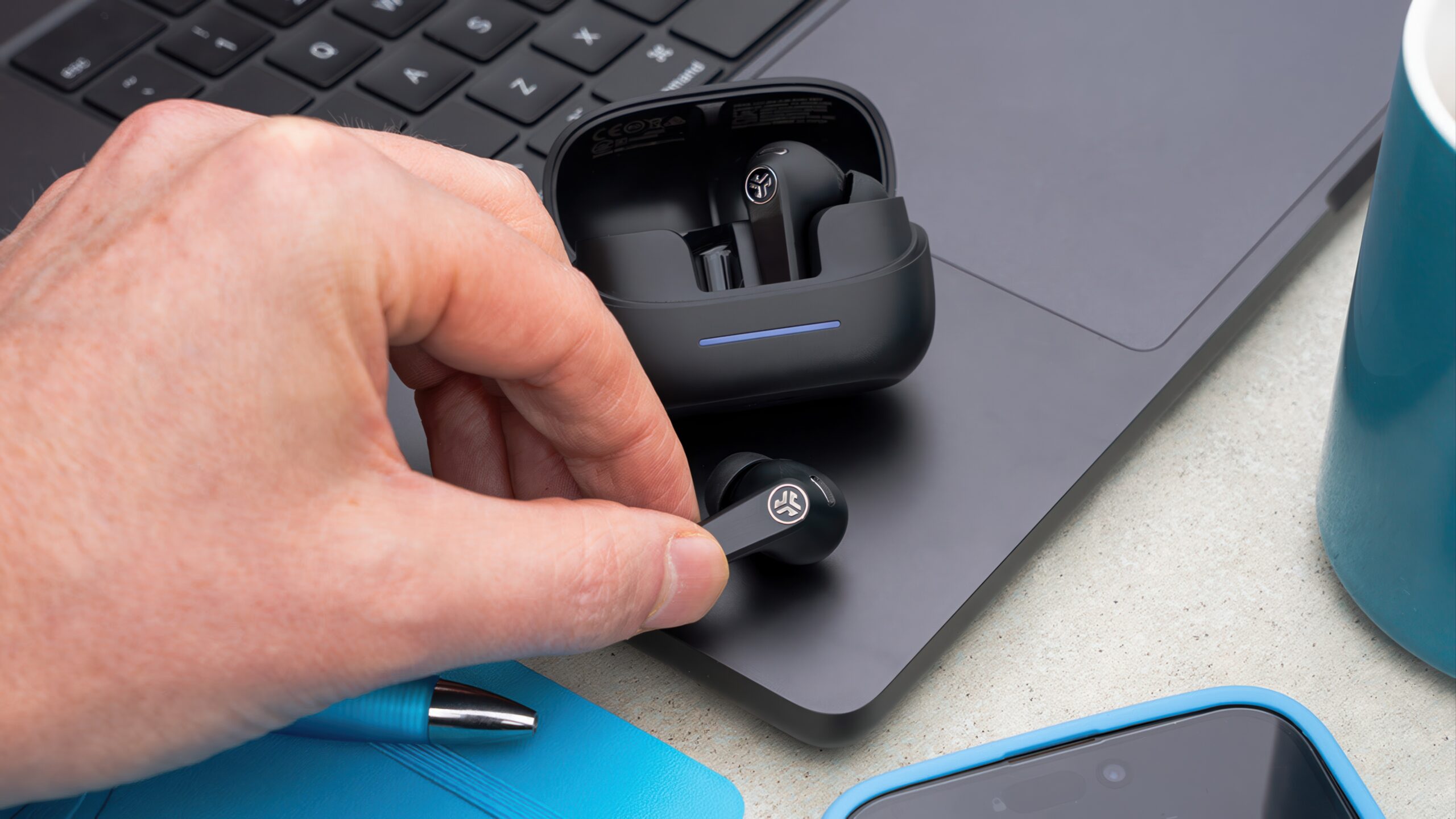 JLab-JBuds-Pods-Lifestyle-4