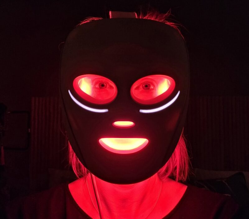 Shark Cryo Glow Mask 2