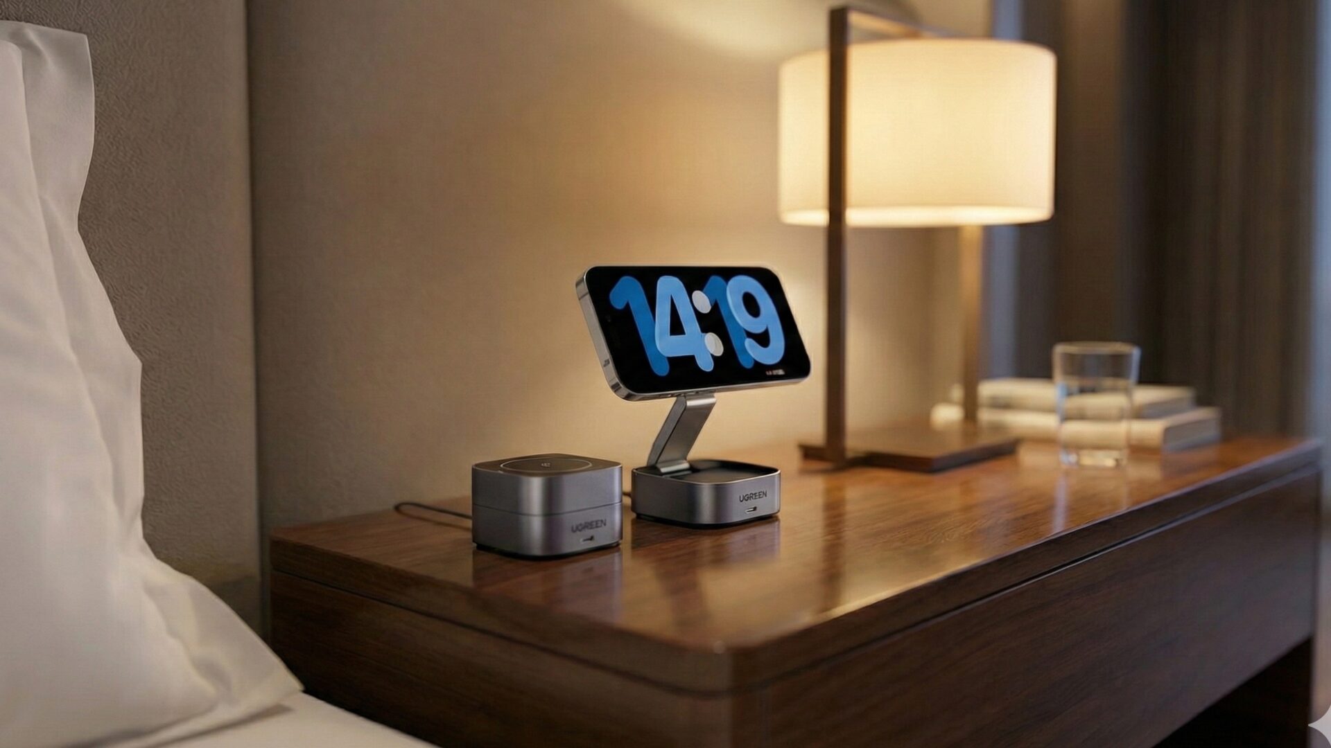 Ugreen Magflow Qi2.2 25W 2-in-1 charger