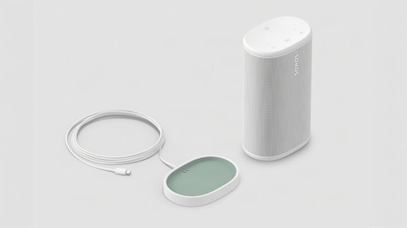 Sonos-Play-White-With-Charging-Base.JPG